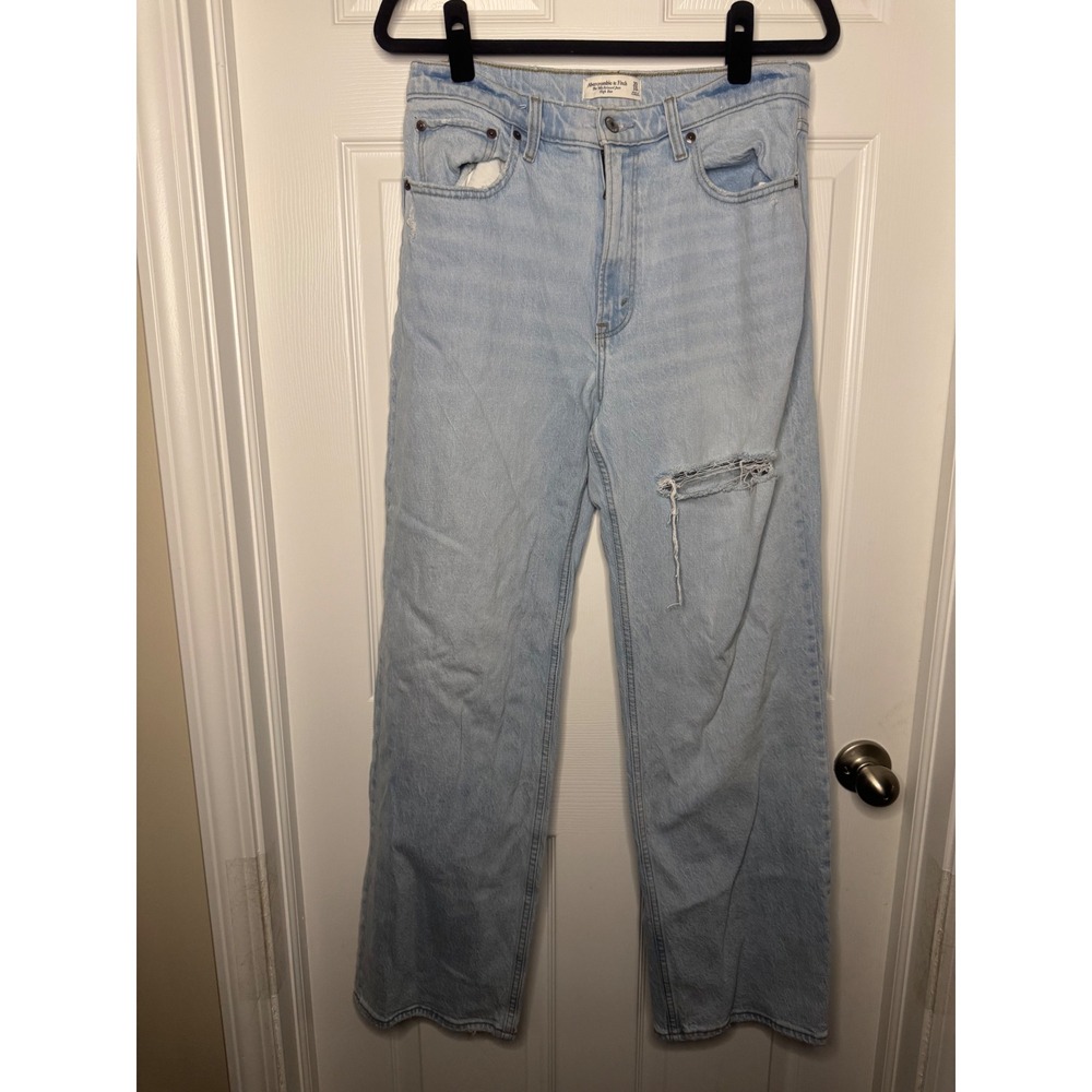 Abercrombie & Fitch The 90s Relaxed Jean High Rise Light Wash Distressed 30 10R